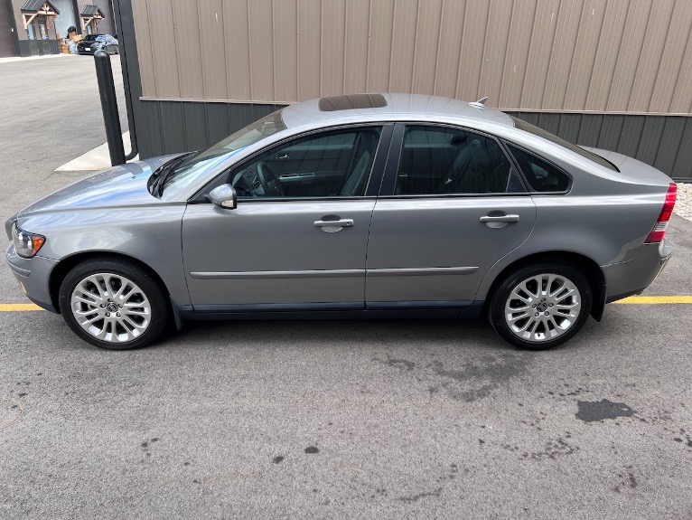 Used 2005 Volvo S40 T5 for sale $11,750 at Geneva Motor Haus in Burlington WI 53105 2