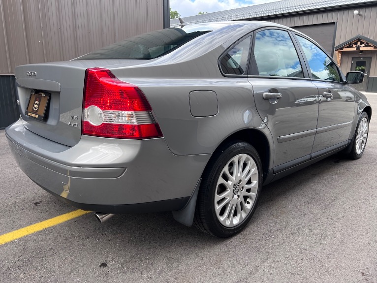 Used 2005 Volvo S40 T5 for sale $11,750 at Geneva Motor Haus in Burlington WI 53105 6