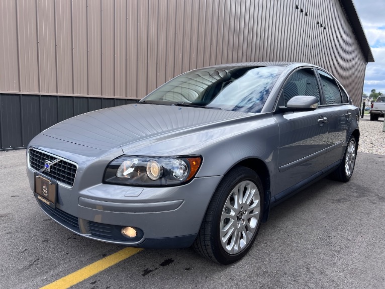 Used 2005 Volvo S40 T5 for sale $11,750 at Geneva Motor Haus in Burlington WI 53105 1